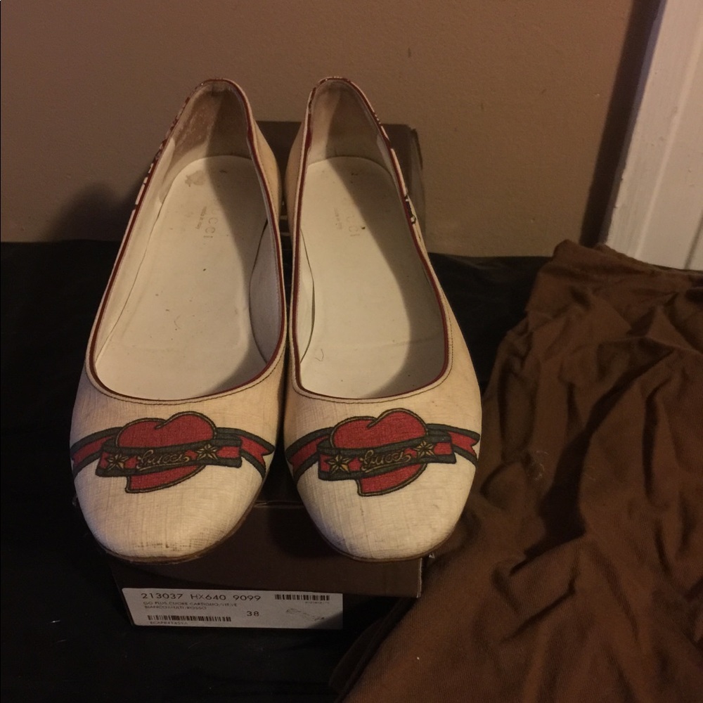 💯 % AUTHENTIC GUCCI HEART FLATS🔥